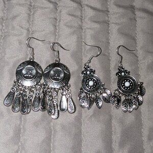 $1 with Bundle ~ Pair of Silver Tone Dangle Earrings 6239